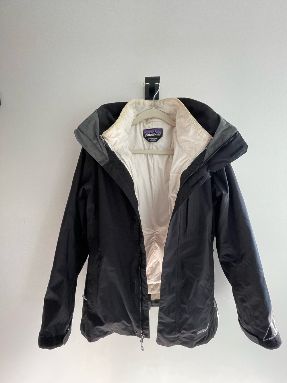 Patagonia Women's Black Powder Bowl  Jacket with Cream Lining